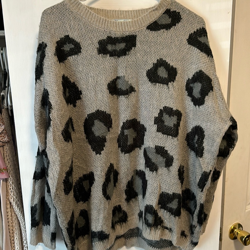 She & Sky leopard print sweater - one size